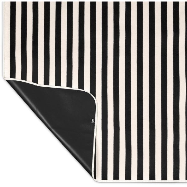 Serendipio Brookhill Picnic Blanket - Image 5